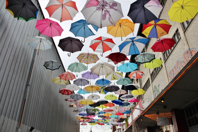 parapluie-zurich-deca-street-art-mylittleroad