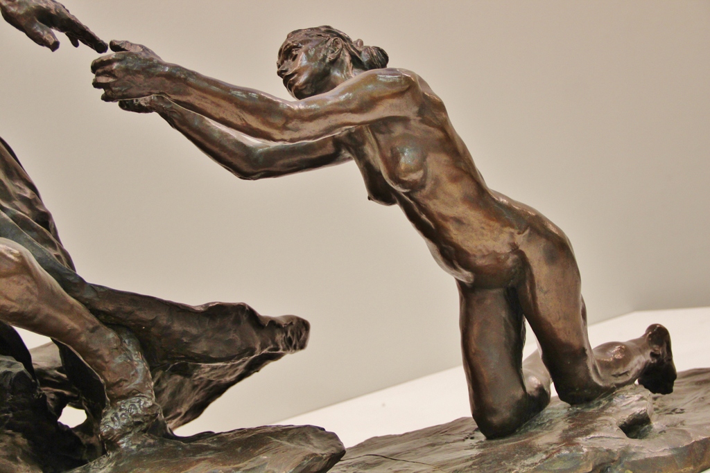 femme-sculpture-piscine-mylittleroad