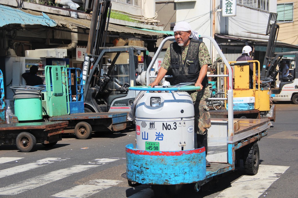 chariot-marche-poisson-tokyo