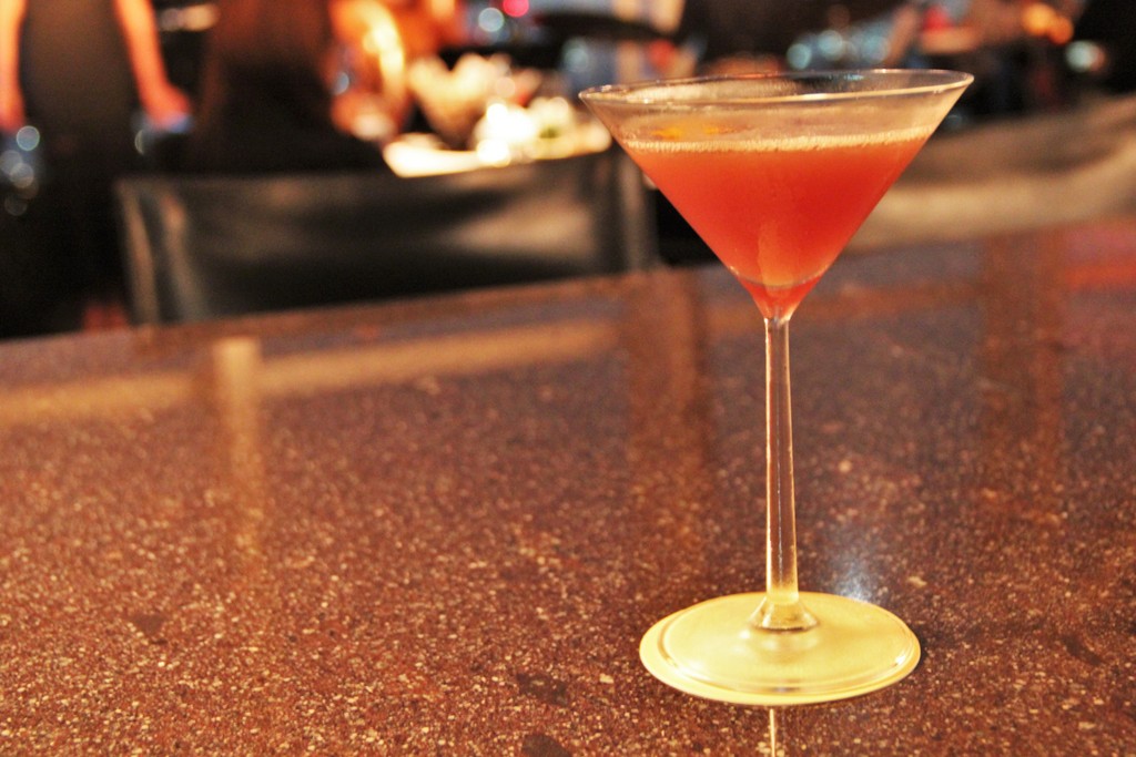 cocktail-bar-hyatt-night-tokyo