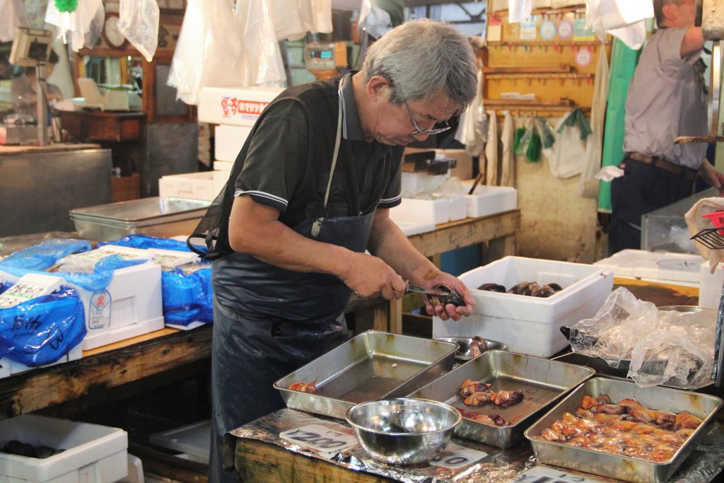 decoupe-marche-poisson-tokyo