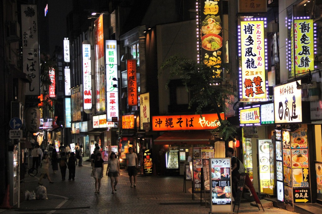 rue-neon-night-tokyo