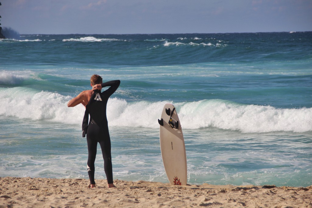surfeur-habillage-beach-sydney