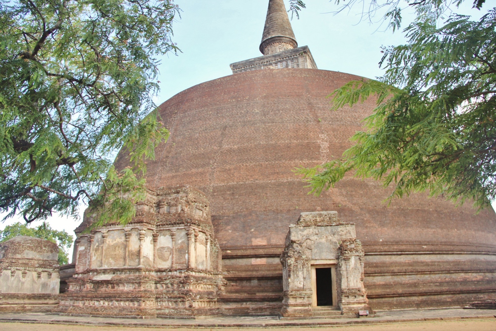 dagoba-ocre-polonnaruwa