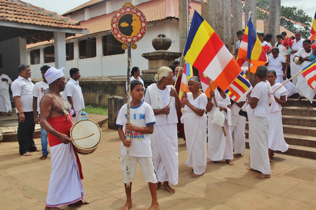 procession-bouddhisme-anuradhapura