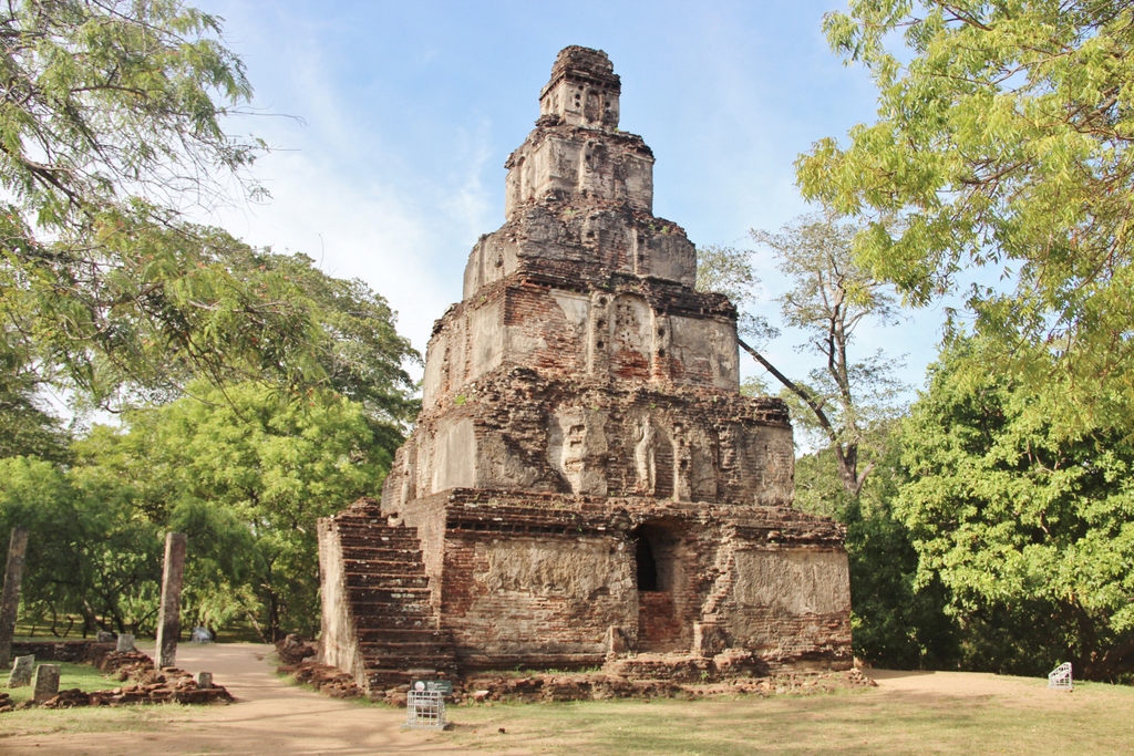 temple-plusieurs-etages-polonnaruwa