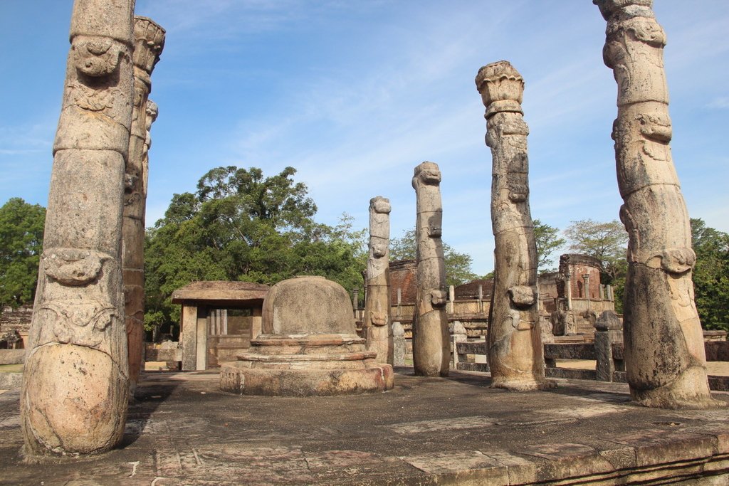 temple-totem-polonnaruwa