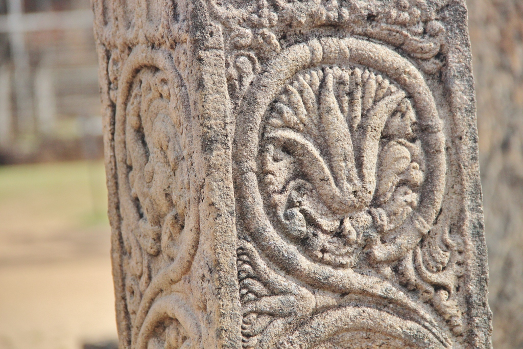 zoom-poteau-polonnaruwa