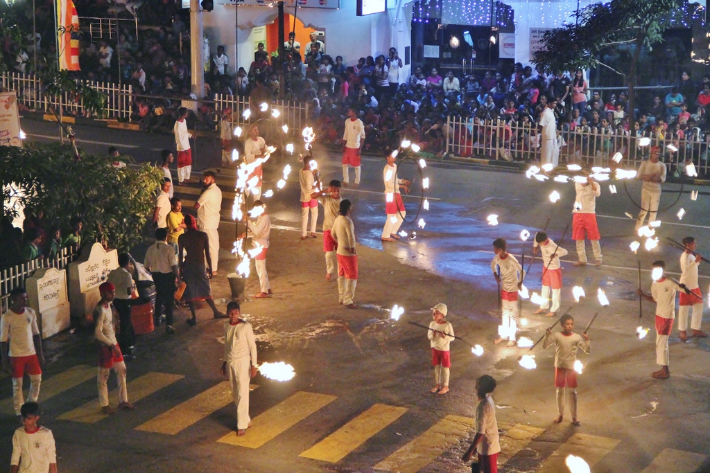 feu-esala-perahera-kandy-sri-lanka