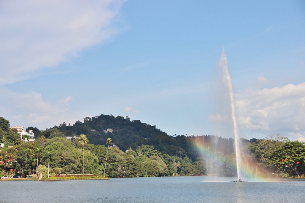 lac-arc-en-ciel-kandy