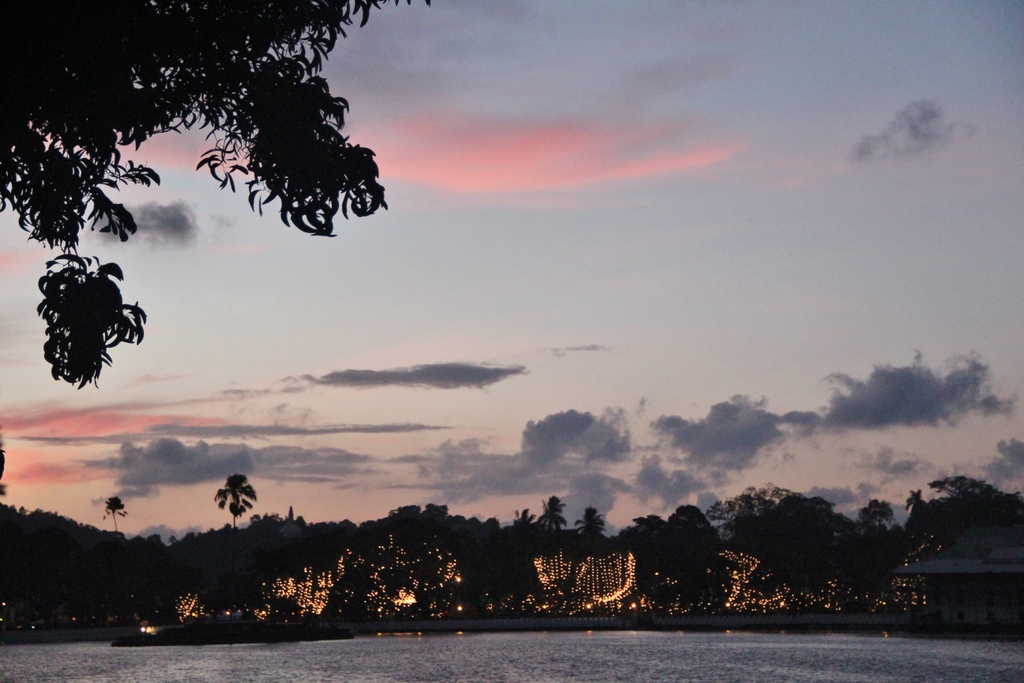 nuit-lac-kandy-sri-lanka