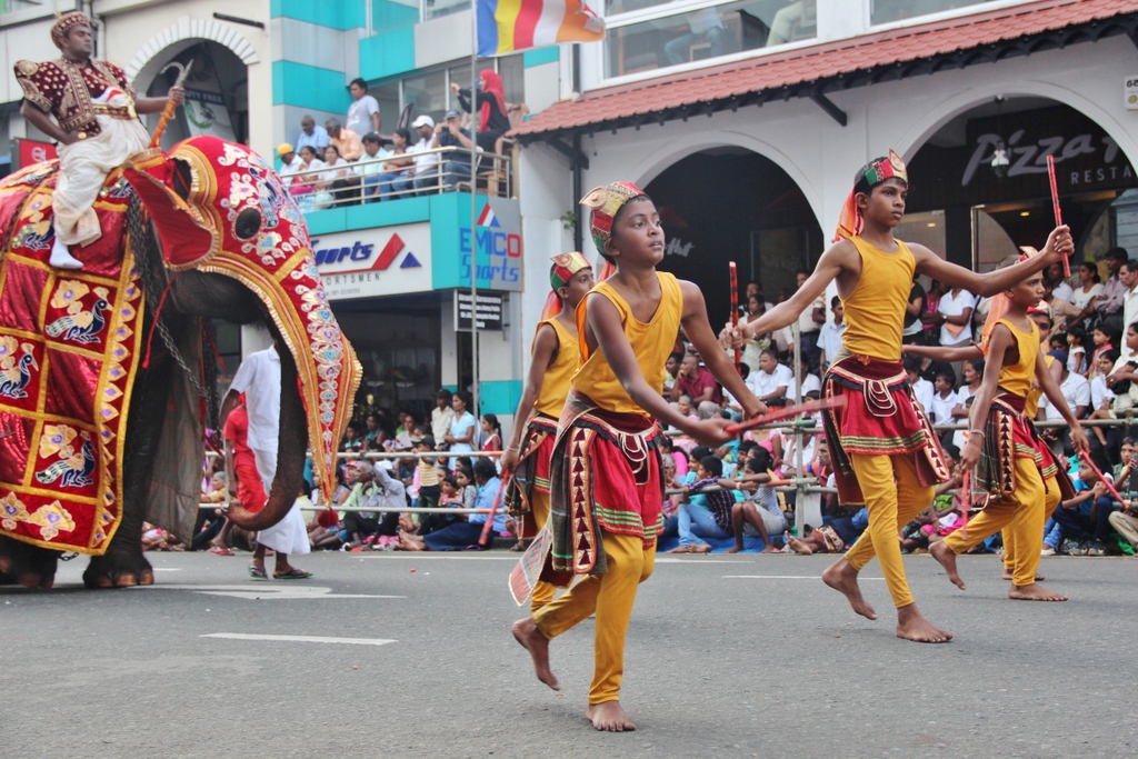 petit-danseur-esala-perahera-kandy-sri-lanka