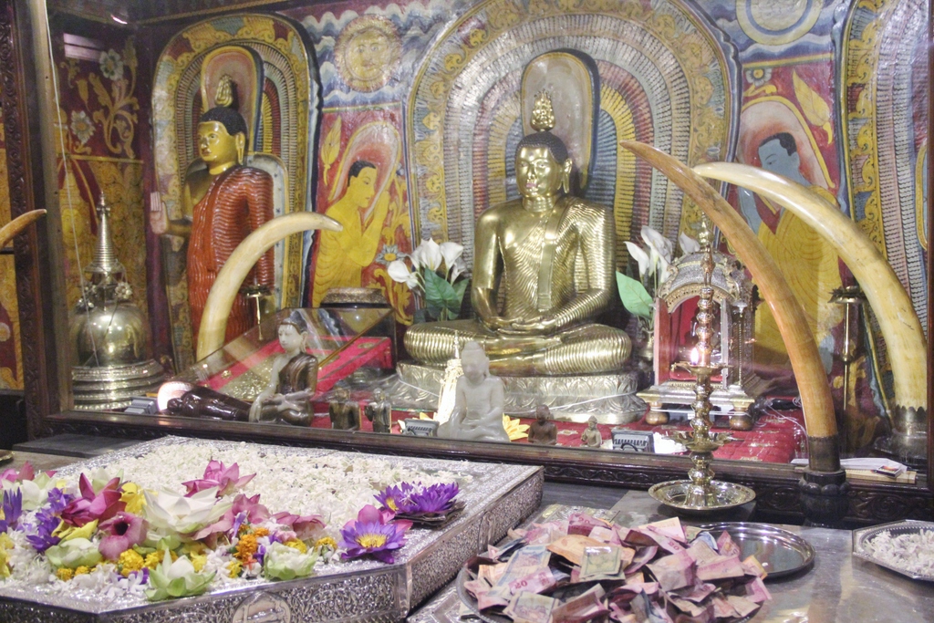 temple-dent-2-kandy-sri-lanka