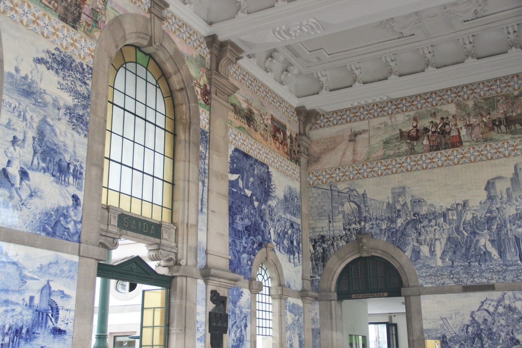 station-train-sao-bento-azulejos-porto-mylittleroad