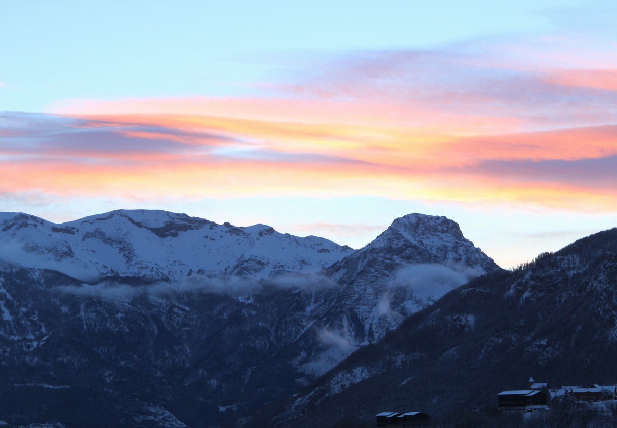 lever-soleil-puy-saint-vincent-pays-ecrins-mylittleroad