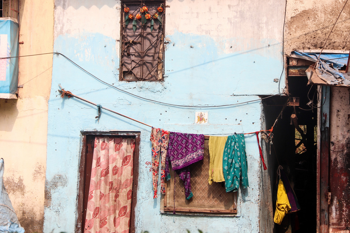 maisons colorées dans les rues de Bombay 